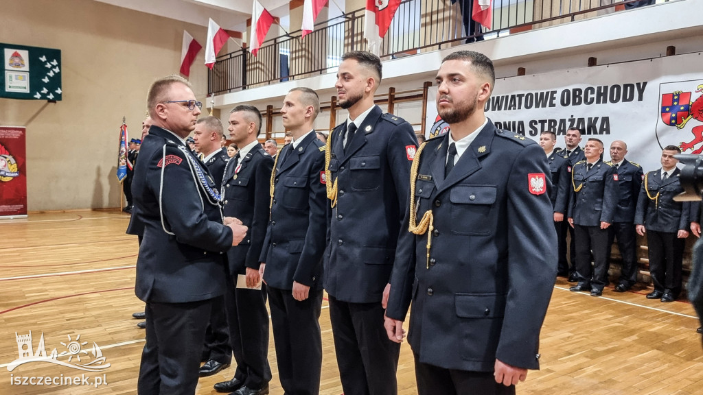 Medale i odznaczenia dla strażaków z powiatu szczecineckiego