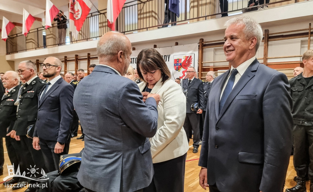 Medale i odznaczenia dla strażaków z powiatu szczecineckiego