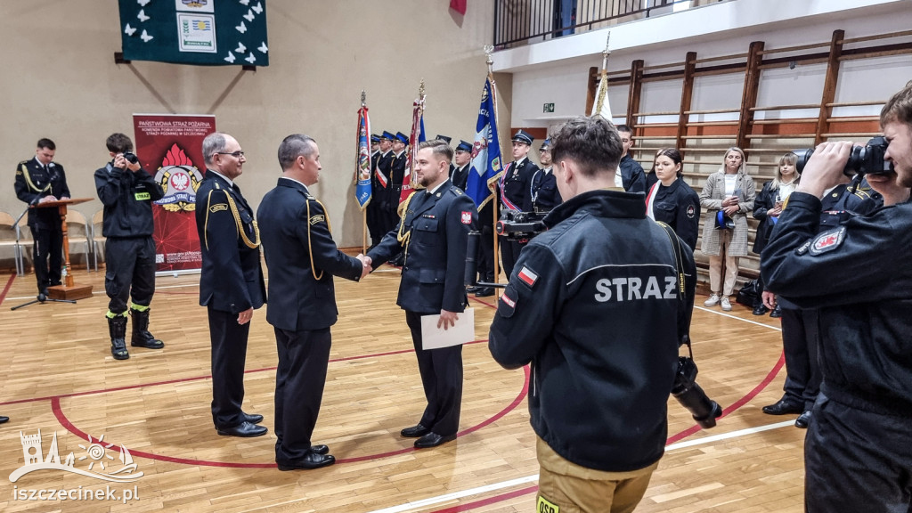 Medale i odznaczenia dla strażaków z powiatu szczecineckiego