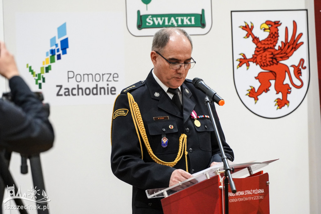 Medale i odznaczenia dla strażaków z powiatu szczecineckiego