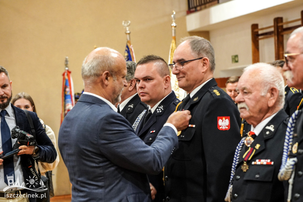 Medale i odznaczenia dla strażaków z powiatu szczecineckiego