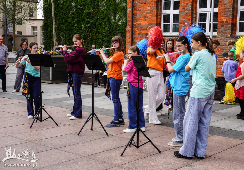 Muzyczny korowód przeszedł przez centrum Szczecinka