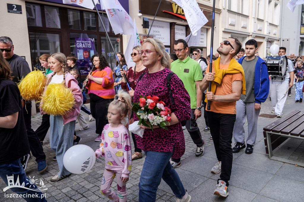 Muzyczny korowód przeszedł przez centrum Szczecinka