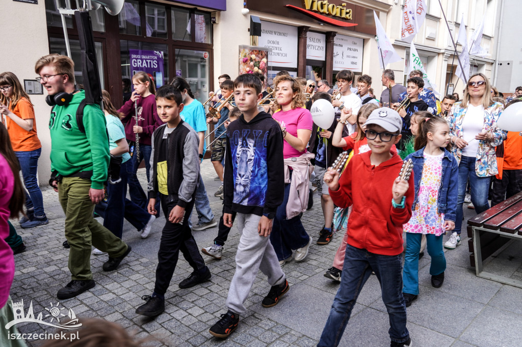 Muzyczny korowód przeszedł przez centrum Szczecinka