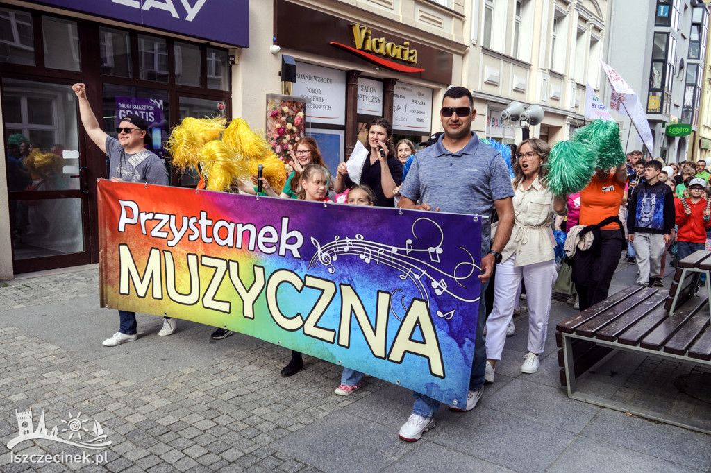 Muzyczny korowód przeszedł przez centrum Szczecinka