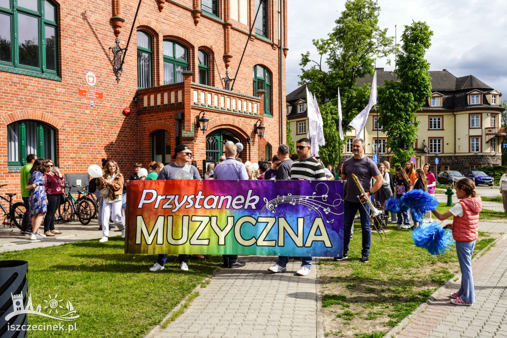 Muzyczny korowód przeszedł przez centrum Szczecinka
