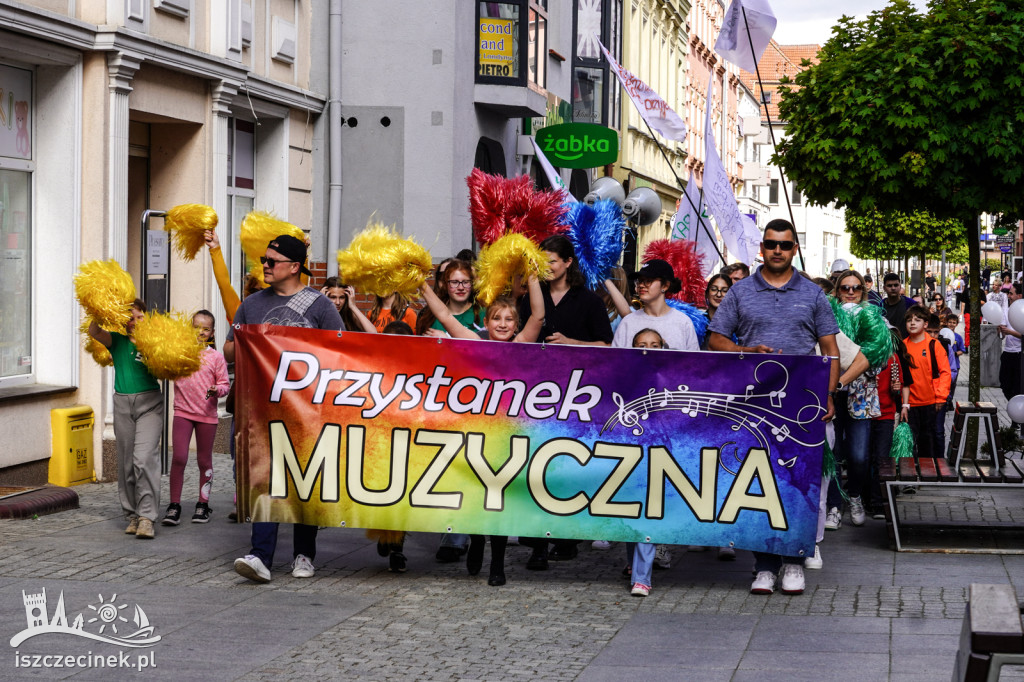 Muzyczny korowód przeszedł przez centrum Szczecinka