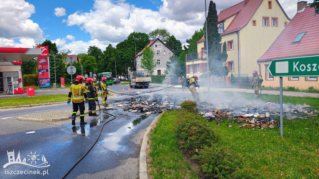 Pożar odpadów na ciężarówce
