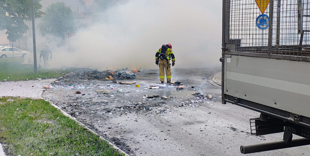 Pożar odpadów na ciężarówce