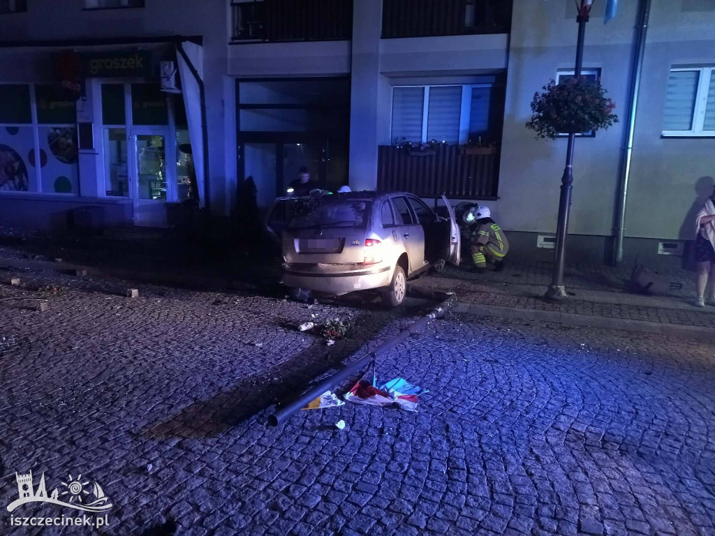 BARWICE: Auto uderzyło w budynek mieszkalny