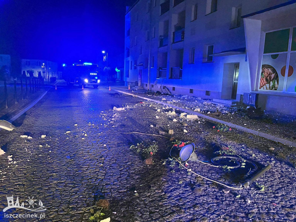 BARWICE: Auto uderzyło w budynek mieszkalny