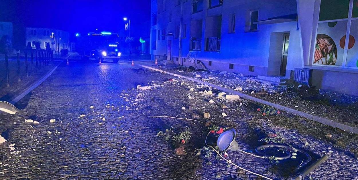 BARWICE: Auto uderzyło w budynek mieszkalny