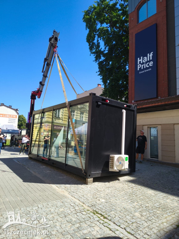 Kontener POP UP LAB stanął na deptaku w Szczecinku.