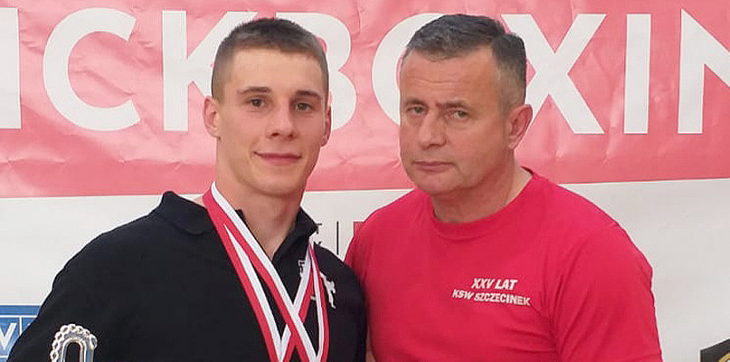 Od lewej: Bartłomiej Mienciuk i z trenerem Krzysztofem Pajewskim 