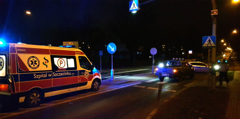 Policja apeluje do kierowców o ostrożność na drogach, dostosowanie prędkości do warunków atmosferycznych, z kolei do pieszych o noszenie odblasków po zmroku.