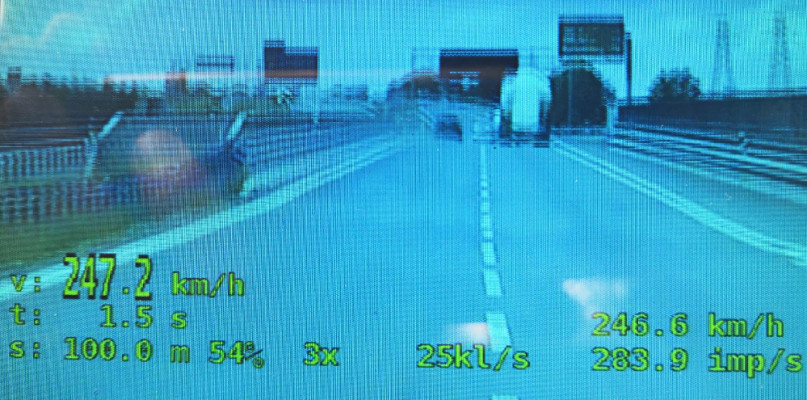 Szczecinecka grupa SPEED w akcji / Zapis z videorejestratora. Prędkość pojazdu 247km/h