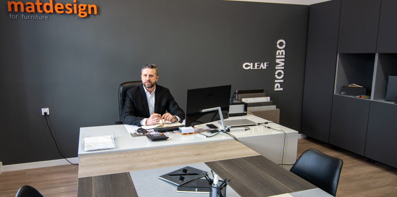 na zdjęciu Marek Trościanko właściciel Matdesign 