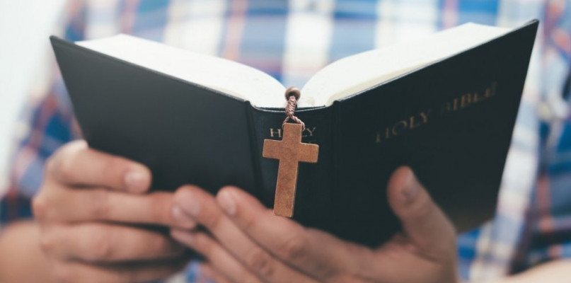 Czy twoim zdaniem lekcje religii powinny odbywać się w szkole? Jakie jest Wasze zdanie w tej sprawie?