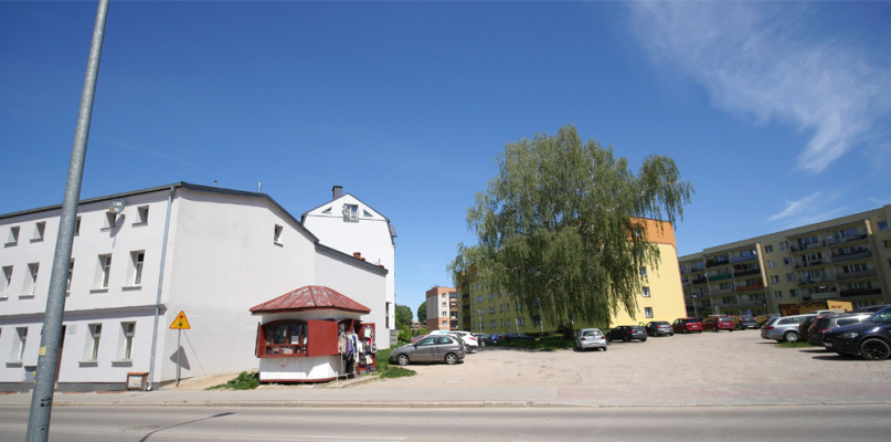 fot. iszczecinek.pl / Nowy 3-piętrowy apartamentowiec z garażami podziemnymi może stanąć przy ul. Armii Krajowej