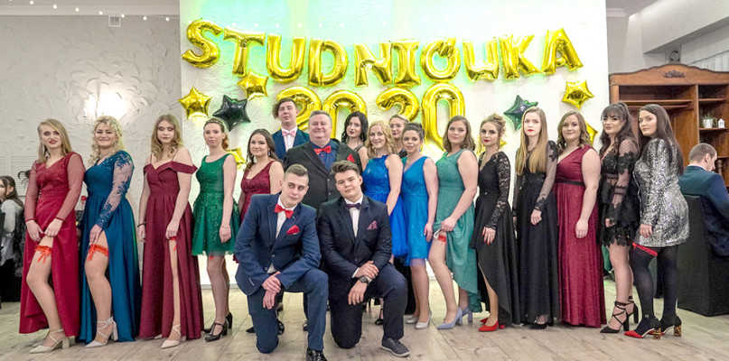 fot. iszczecinek.pl / Studniówka ZS nr 6. rok 2020