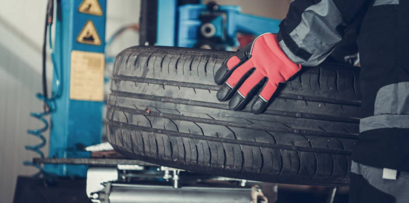 Na czym polega mobilna wulkanizacja? Czy można naprawić oponę w terenie?