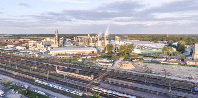 Kronospan wspiera Ukrainę i… nadal działa w Rosji. Firma na „liście wstydu”