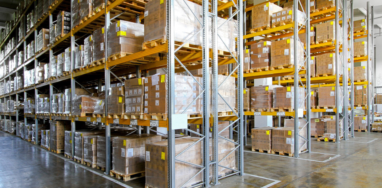 Jak znaleźć odpowiednią powierzchnię magazynową?