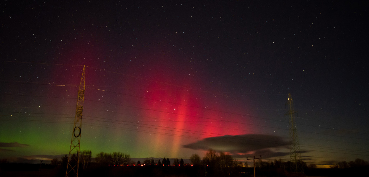 Nocne niebo nad Szczecinkiem pokolorowane! Zorza w obiektywie Tomasza Jaworskiego