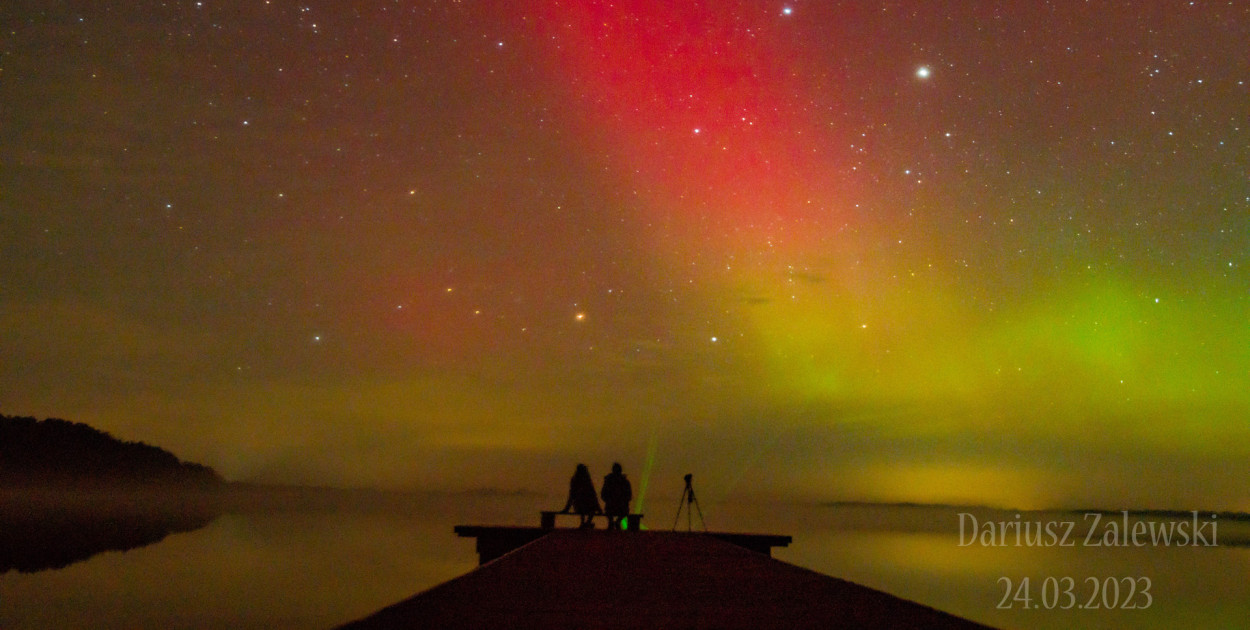 Za nami kolejna noc z kolorami na niebie. Zdjęcia zorzy polarnej