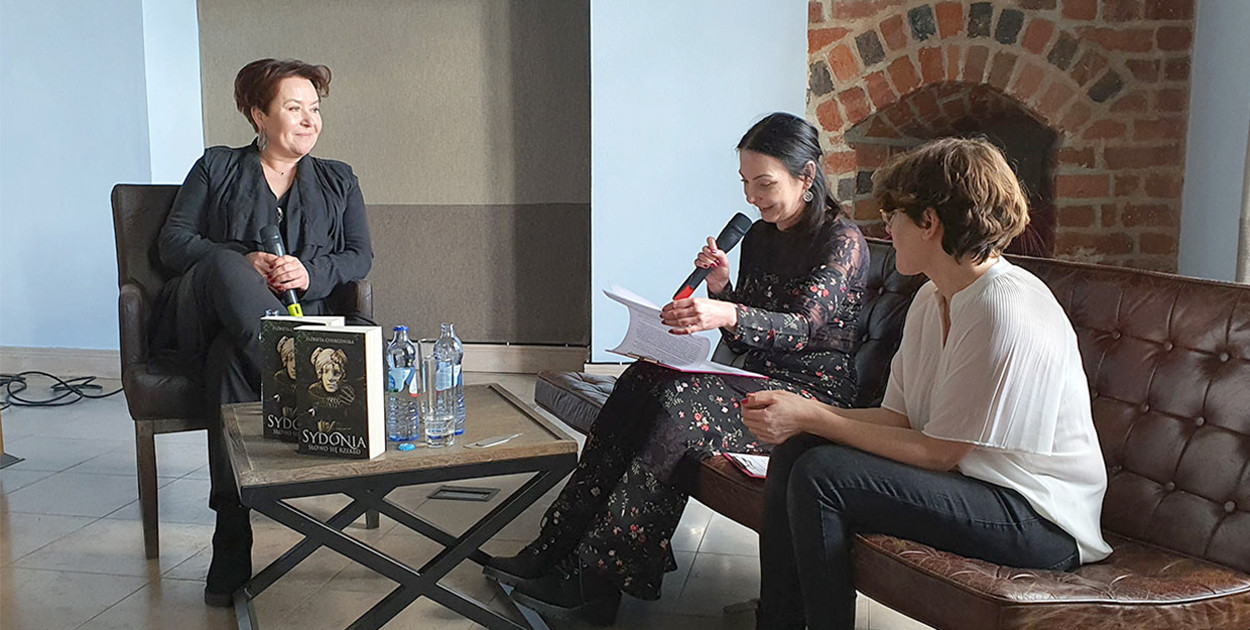 Pomorze, Gryfici i czarownice. Elżbieta Cherezińska podbiła serca czytelników