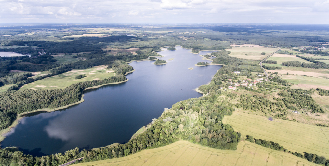 Na tych jeziorach nie popływasz motorówką