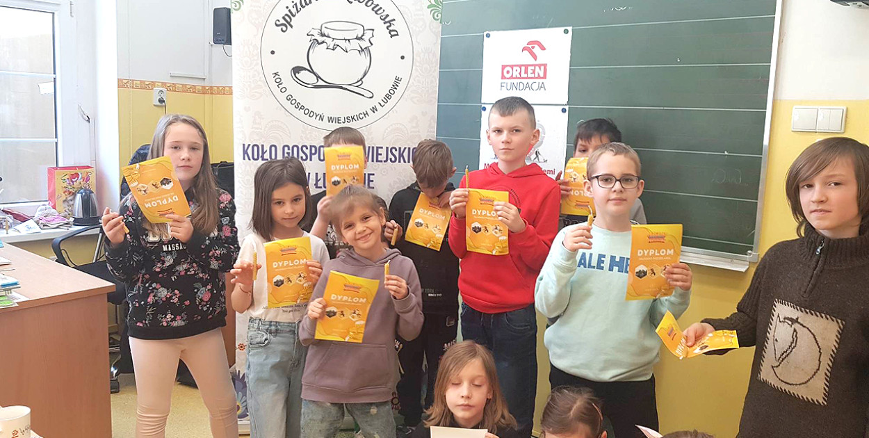 Dzieci z Łubowa uczyły się o pszczołach. KGW realizuje kolejny projekt