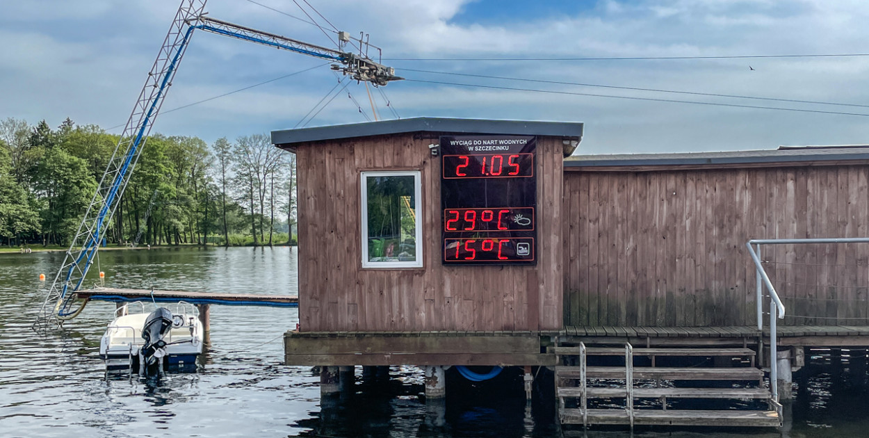 Nad Trzesieckiem rusza sezon na narty i rowerki wodne. 
