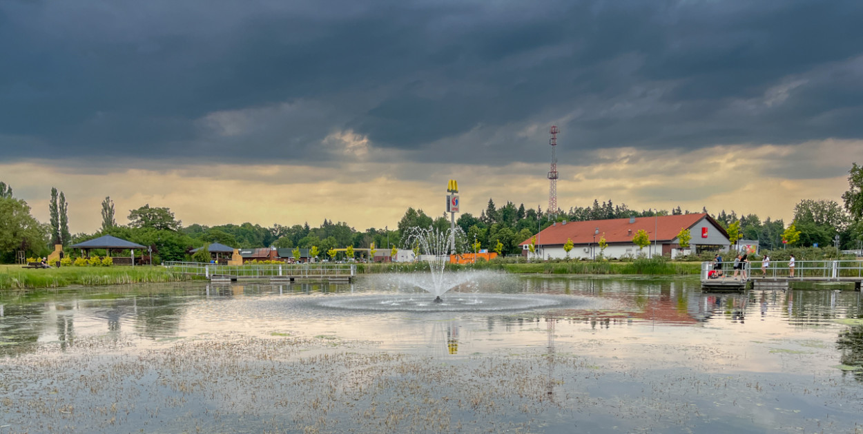 Pogoda będzie niespokojna aż do wieczora. Synoptycy ostrzegają przed...