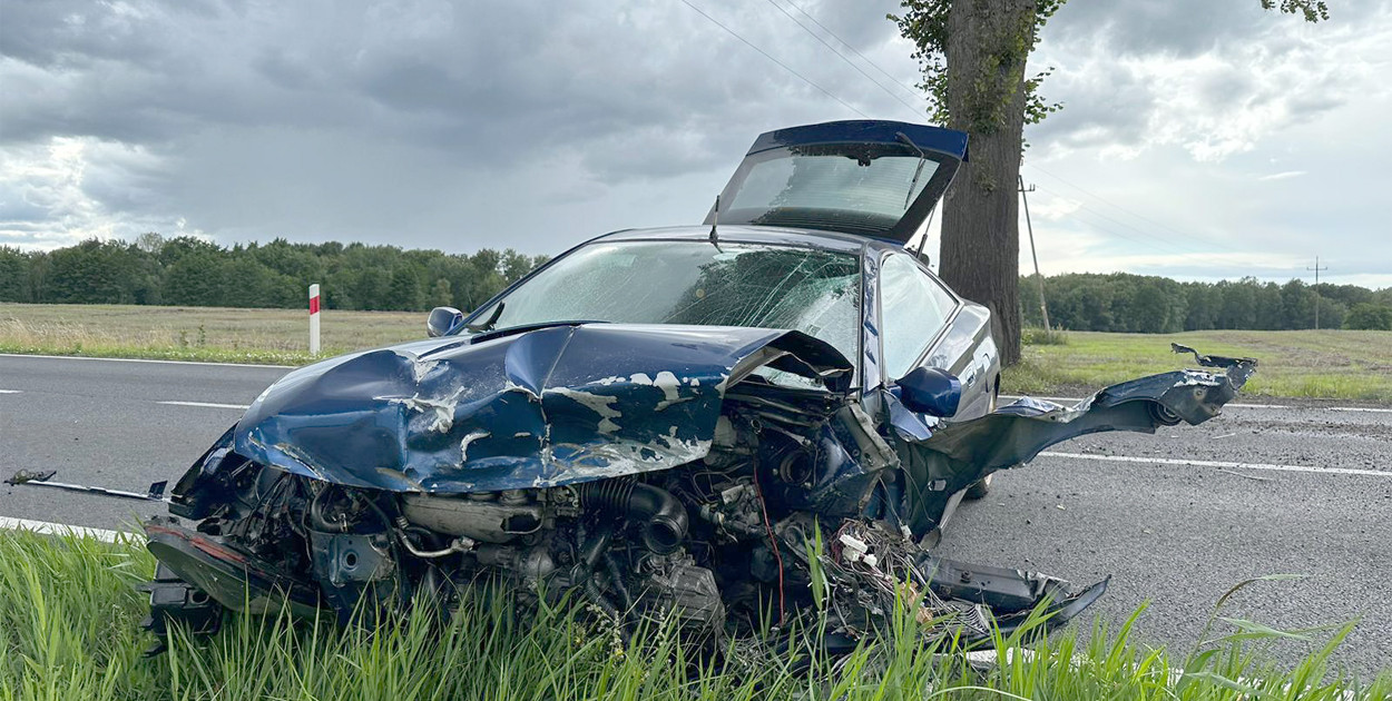 Czołowe zderzenie dwóch samochodów na DK20 [ZDJĘCIA]