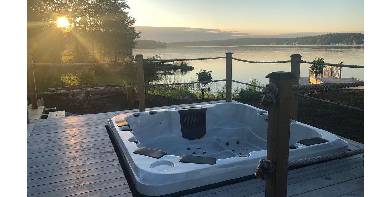Jacuzzi ogrodowe całoroczne – wersja zabudowana