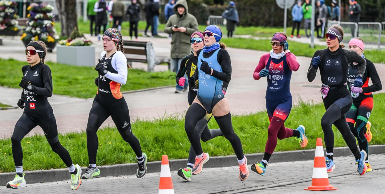 Hanna Foltyniewicz pierwsza z lewej 