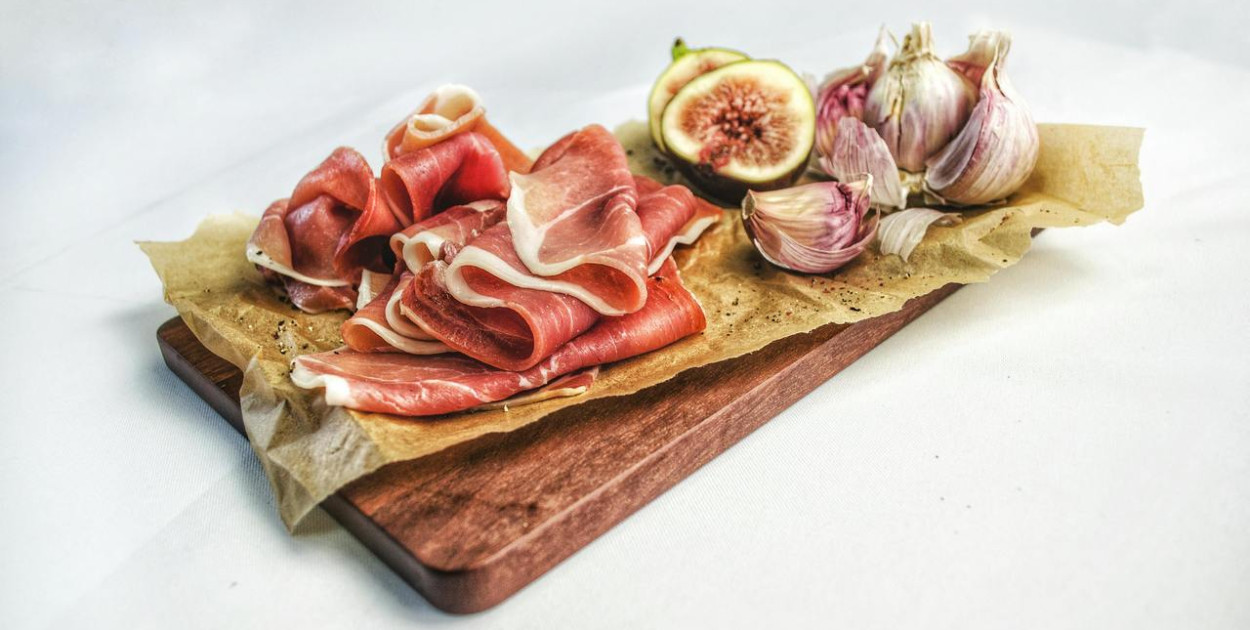 Wędliny na wiejski stół: Tradycja i nowoczesność