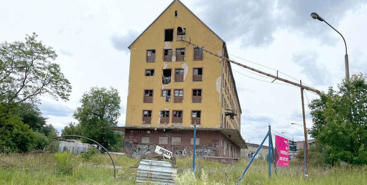 Niebezpieczne miejsce w Szczecinku: Czytelnik: pilna interwencja potrzebna