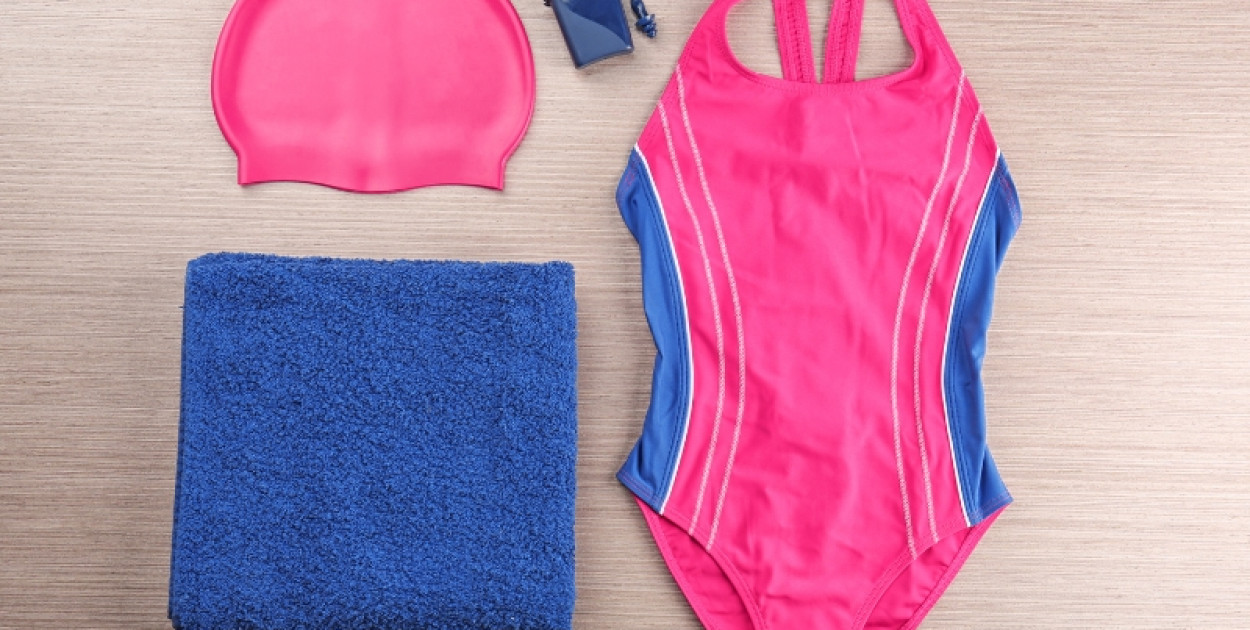 Co zabrać na basen? Sprawdzona lista rzeczy, które warto mieć ze sobą