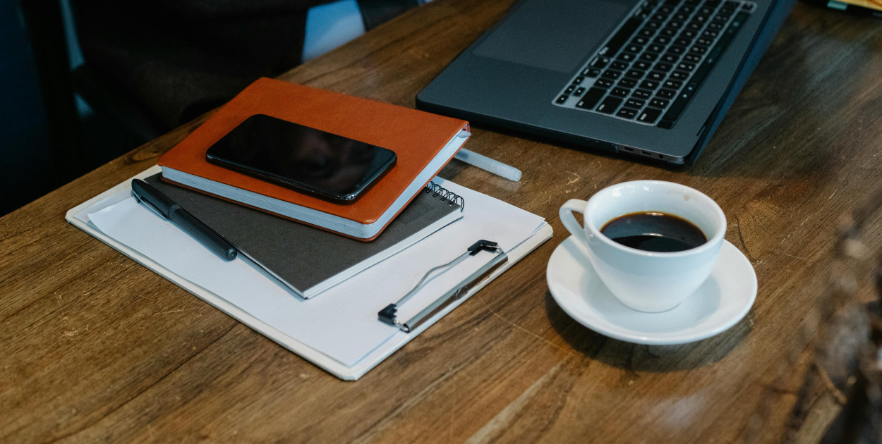 Kawa do biura – czy warto zainwestować w profesjonalny ekspres i dobre ziarna?