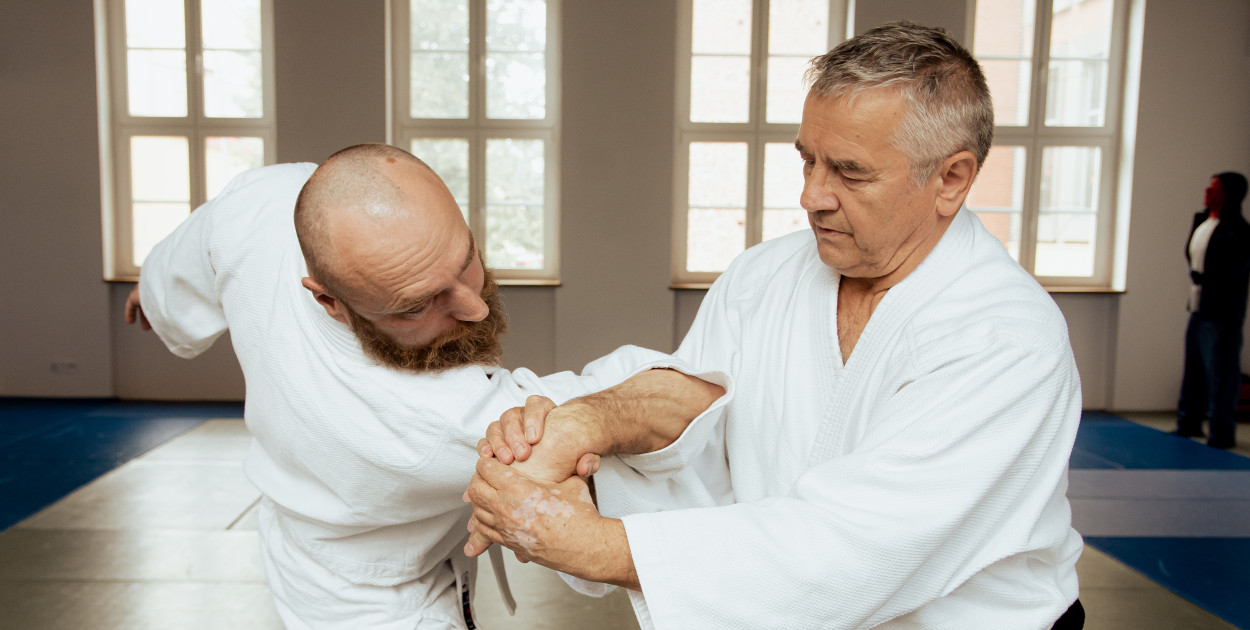 Poznaj Aikido w Szczecinku – sztukę walki, która łączy rozwój fizyczny i mentalny