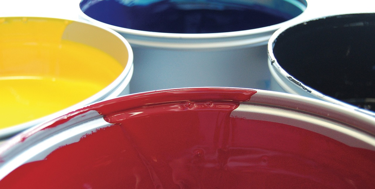 Farba do drzwi wewnętrznych – jak wybrać i zastosować?