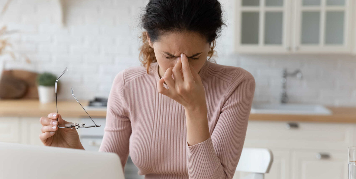 Jak widzi osoba z astygmatyzmem? Objawy i korekcja astygmatyzmu