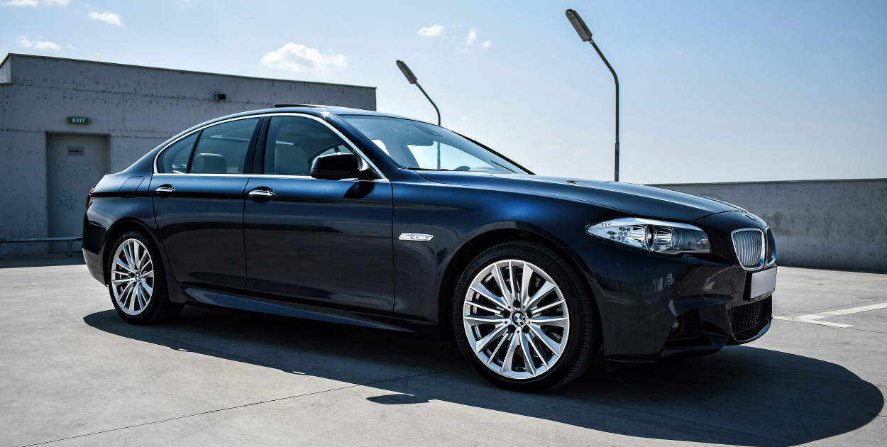 Części zamienne do aut z USA – czy łatwo je znaleźć w Polsce?