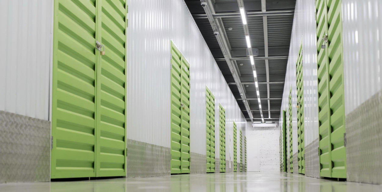 Magazyn samoobsługowy a prowadzenie sklepu internetowego – wygodne i opłacalne roz