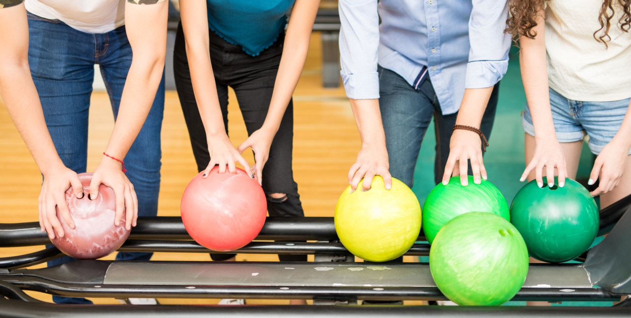 Dlaczego warto korzystać z rezerwacji online w kręgielniach? Kilka powodów