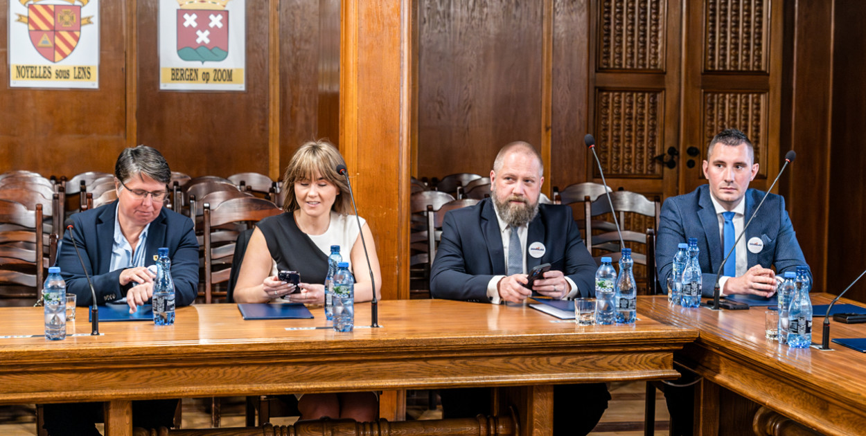 Drogie gadżety (i nie tylko) naszych radnych. Torebeczki, złoto, motocykl