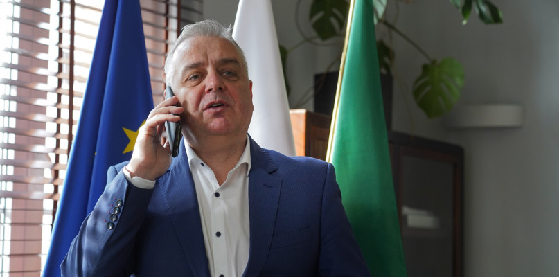 Z poniedziałkowej batalii zwycięsko wychodzi Daniel Rak. Burmistrz dopiął swego, mimo wyraźnego podziału w klubie / fot. Marcin Szydlik, iszczecinek.pl
