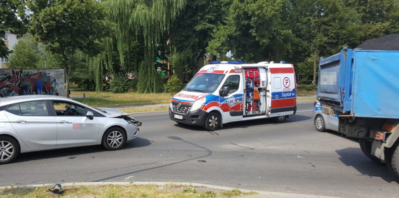fot. iszczecinek.pl / Po wypadku na ul. Sikorskiego wprowadzono ruch wahadłowy.